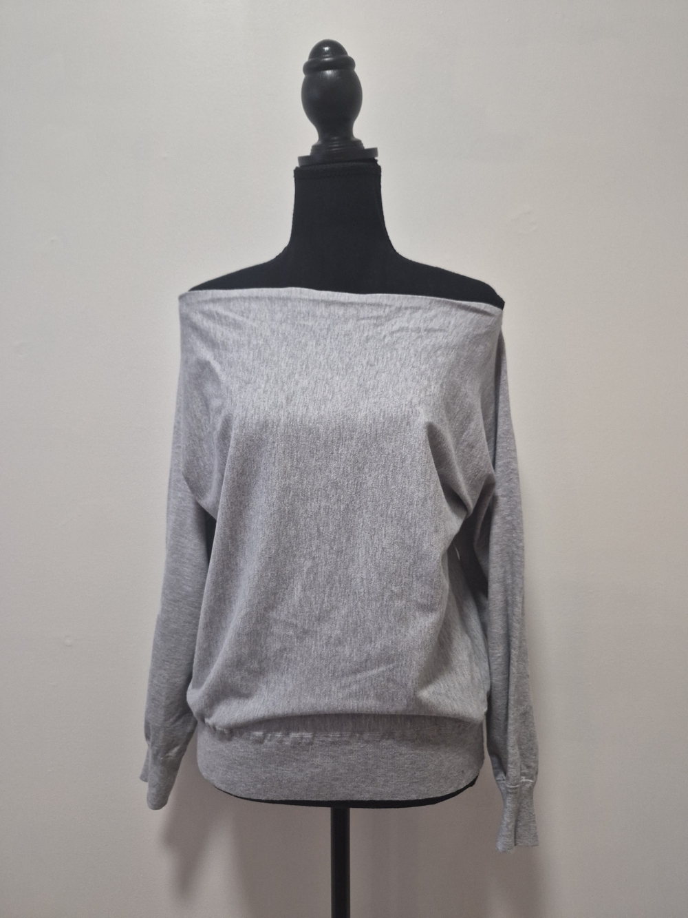 Babaton Gray Off-the-Shoulder Lightweight Sweater Size Small